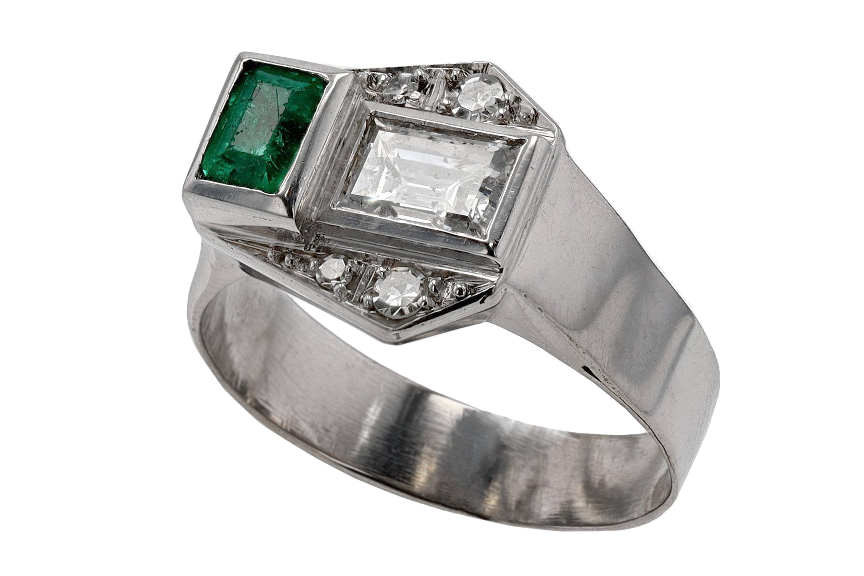 Antique Art Deco Emerald and Diamond Ring