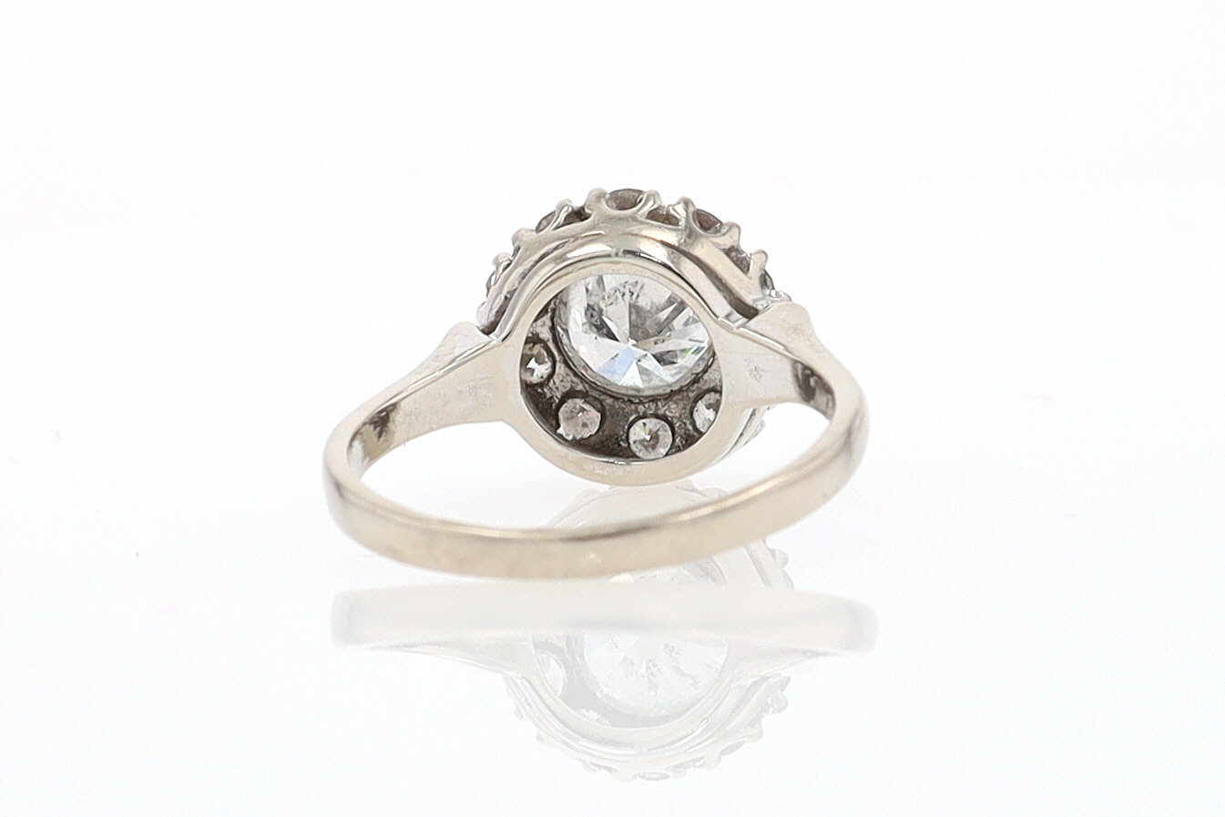 Art Deco 1.25 Carats Round Diamond Engagement Ring