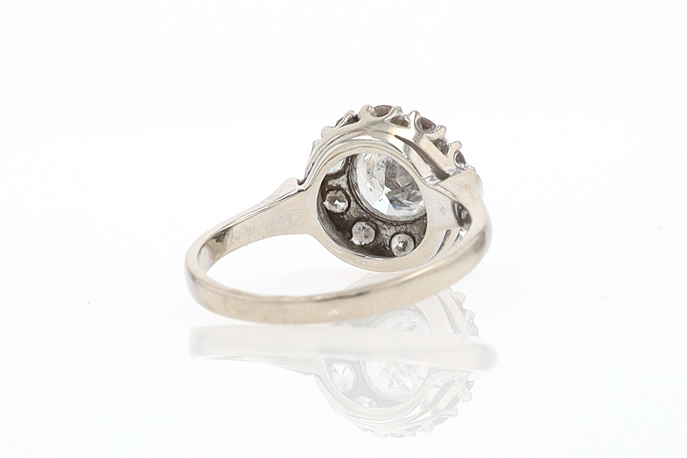 Art Deco 1.25 Carats Round Diamond Engagement Ring