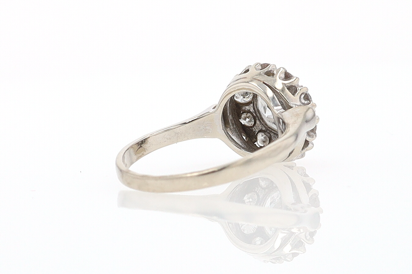 Art Deco 1.25 Carats Round Diamond Engagement Ring