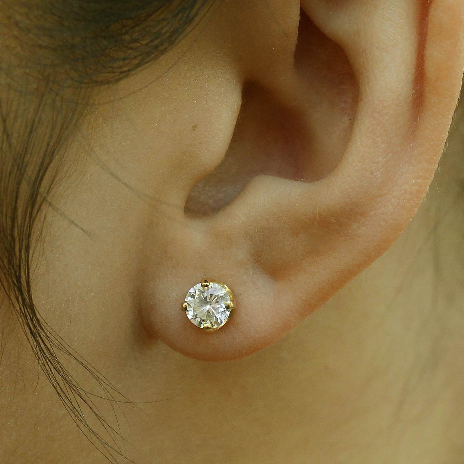 Vintage Yellow Gold 1 Carat Round Diamond Stud Earrings