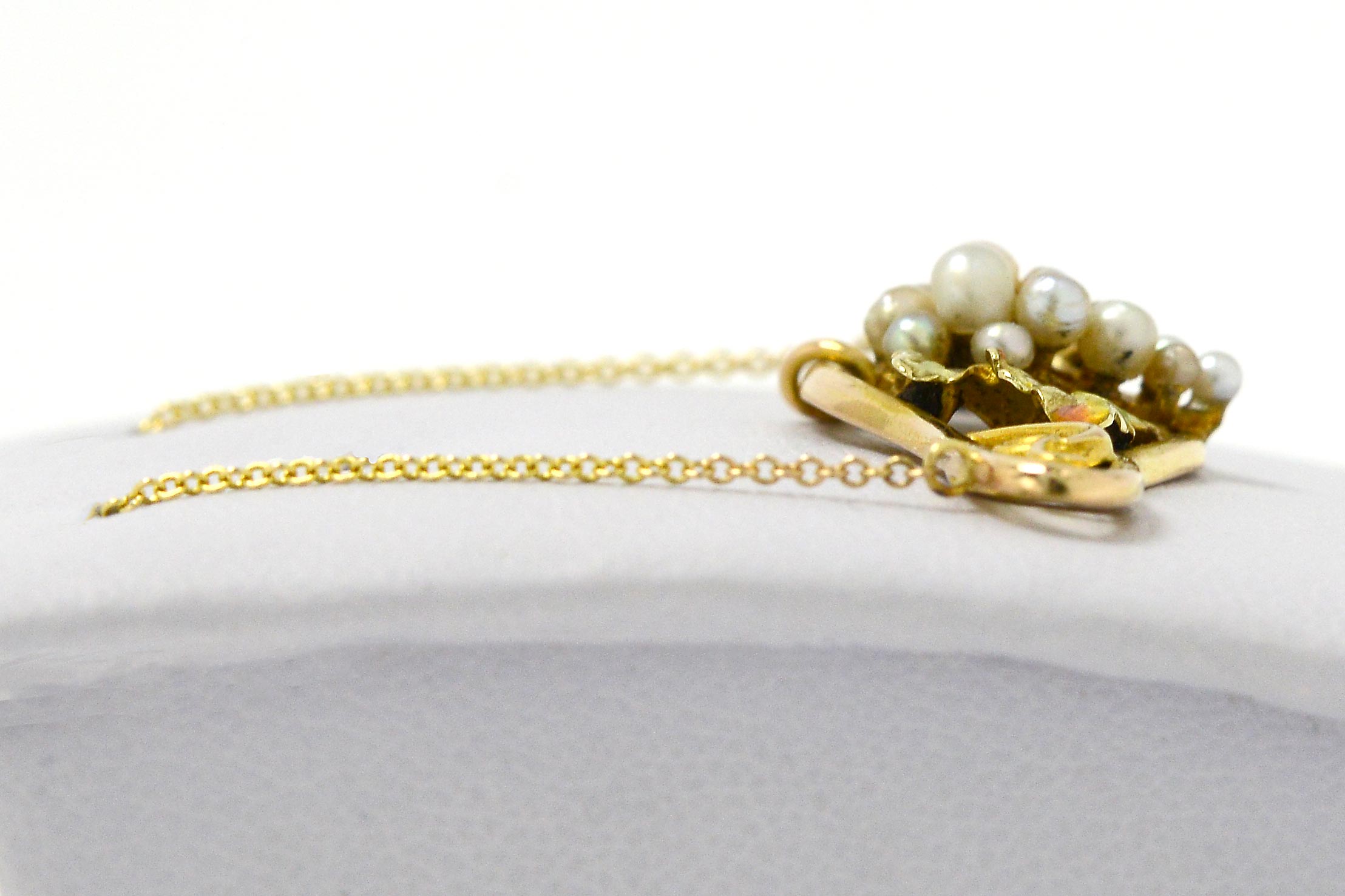 An antique pearl cluster necklace made of yellow gold.