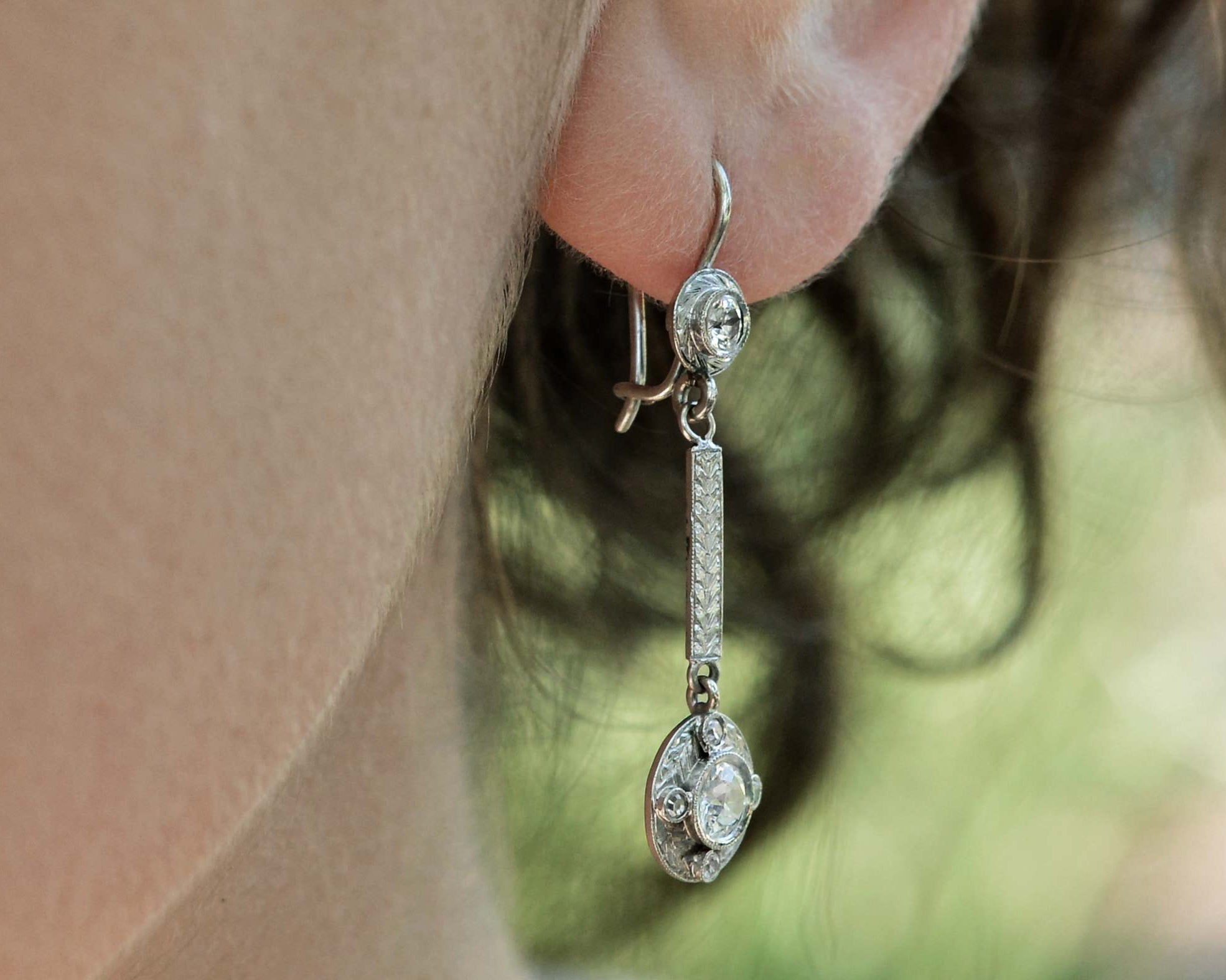 Art Deco 0.65 Carat Diamond Engraved Drop Earrings