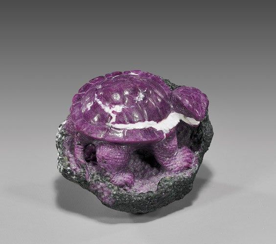 A piece of African zoisite that Ronald Stevens carved into a turtle.