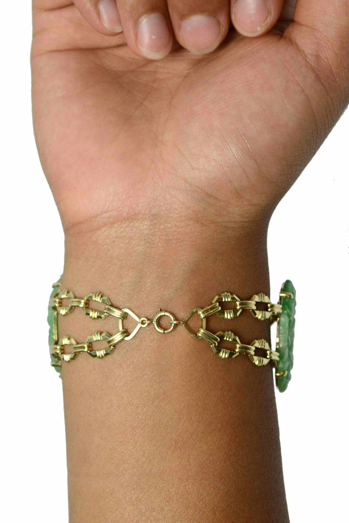 A spring ring, loop 14k gold fastened Art Deco jade bracelet.